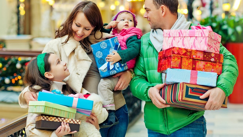 Polacy w tym roku będą oszczędzać na świątecznych prezentach dla dzieci