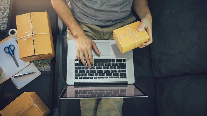 Platformy e-commerce coraz bardziej odbierają ruch i klientów centrom handlowym